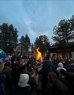 Paljenje božićne jelke u crkvi na Zlatiboru